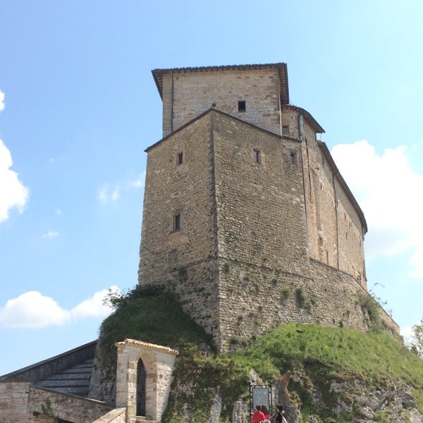 Foto tomada en Castello Della Porta, Frontone  por Alberto S. el 4/25/2014