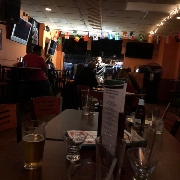 Foto tirada no(a) Summers Grill Restaurant &amp; Sports Bar por Sarah J. em 12/15/2018