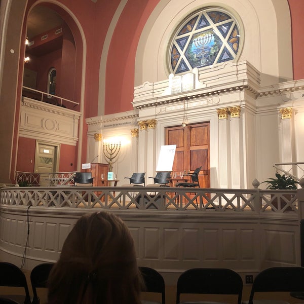Foto tomada en Sixth &amp; I Historic Synagogue  por Sarah J. el 10/25/2018
