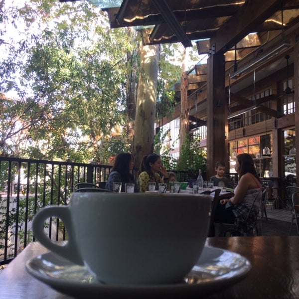 11/21/2017 tarihinde Brewbroads R.ziyaretçi tarafından 10-Speed Coffee Calabasas'de çekilen fotoğraf