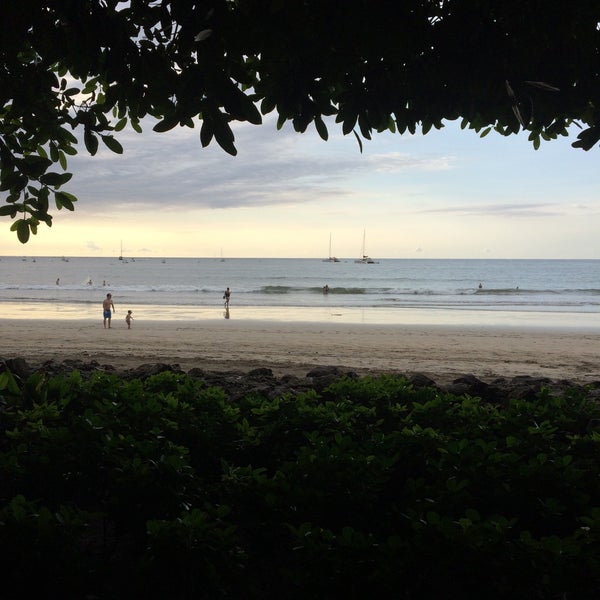 Foto tirada no(a) Tamarindo Diria Beach Resort por Roberto G. em 9/27/2015
