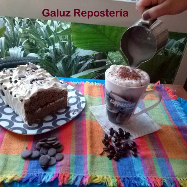 Es viernes, y como #soypanero me Consiento en #GaluzRepostería! Saborea un delicioso pastel de moka + capuchino