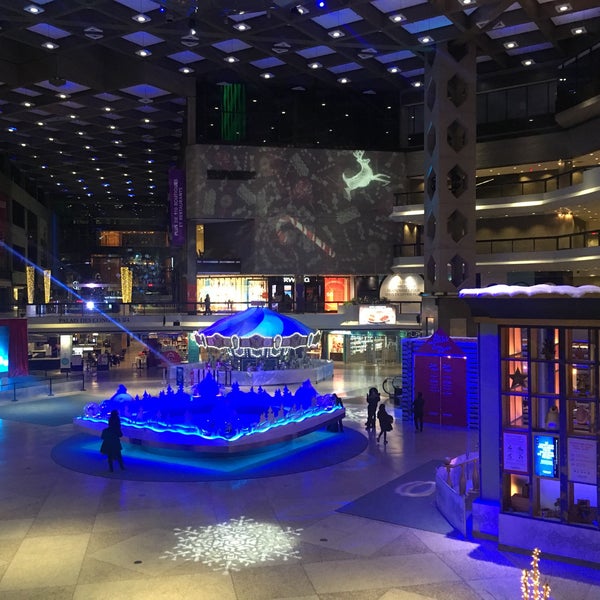 Photo taken at Complexe Desjardins by Nic T. on 12/26/2018