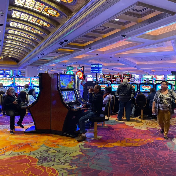 Foto tirada no(a) Fallsview Casino Resort por Nic T. em 10/6/2019