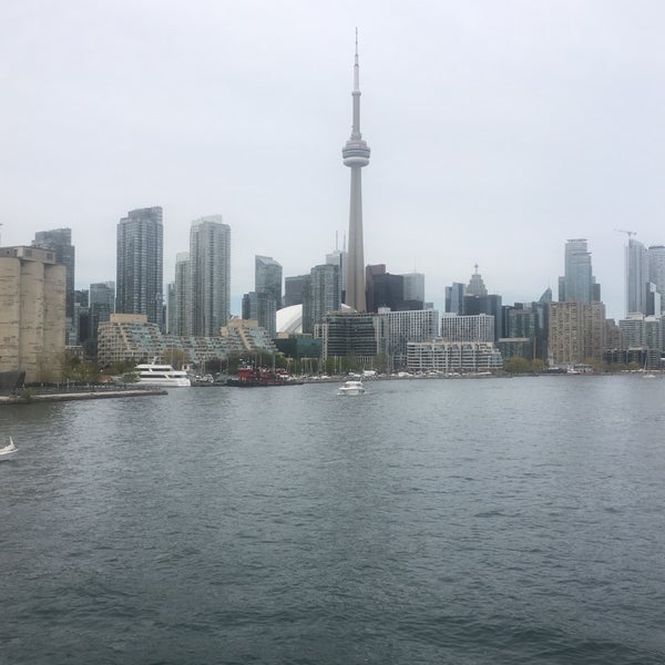 Foto tirada no(a) Billy Bishop Toronto City Airport Ferry por Nic T. em 5/21/2018
