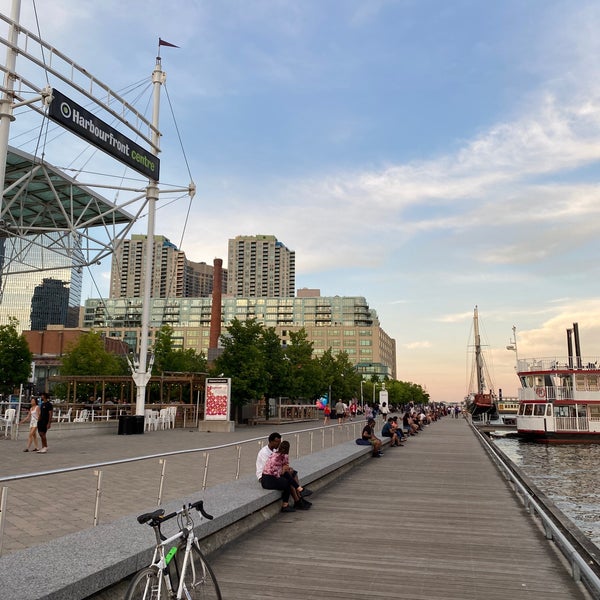 Foto diambil di Harbourfront Centre oleh Nic T. pada 7/21/2020