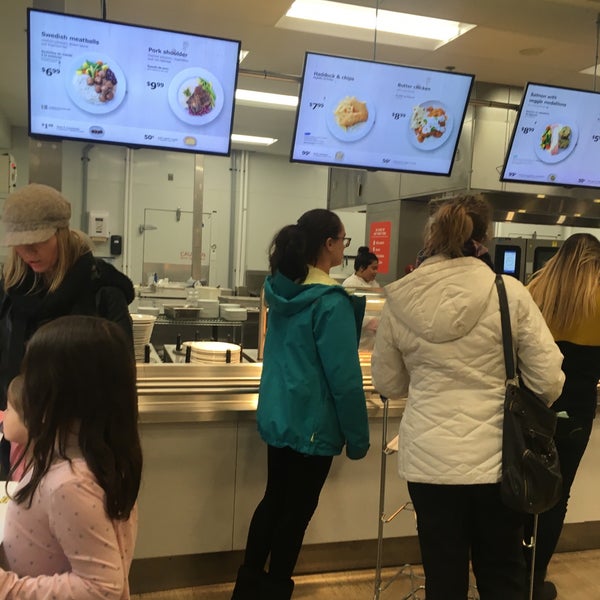 Foto tirada no(a) IKEA Ottawa - Restaurant por Nic T. em 3/28/2018