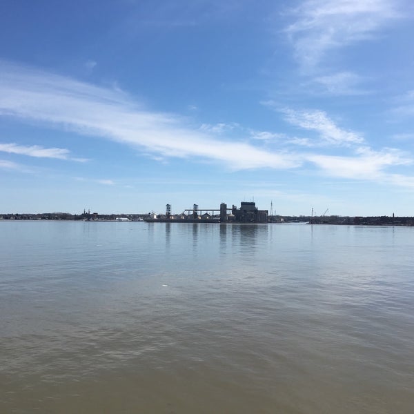 Traversier StIgnacedeLoyola Boat or Ferry