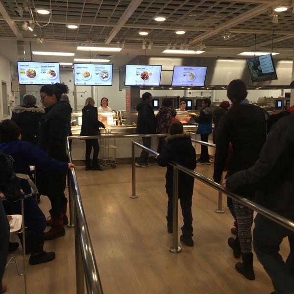 Photo prise au IKEA Ottawa - Restaurant par Nic T. le3/14/2019
