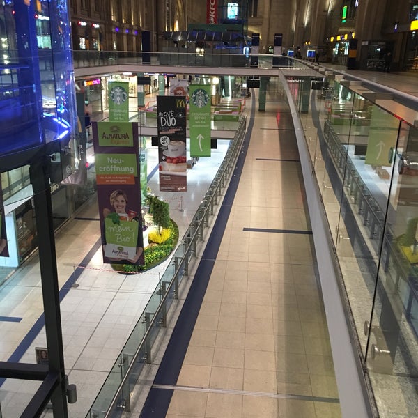 Foto scattata a Promenaden Hauptbahnhof Leipzig da Nic T. il 3/7/2018