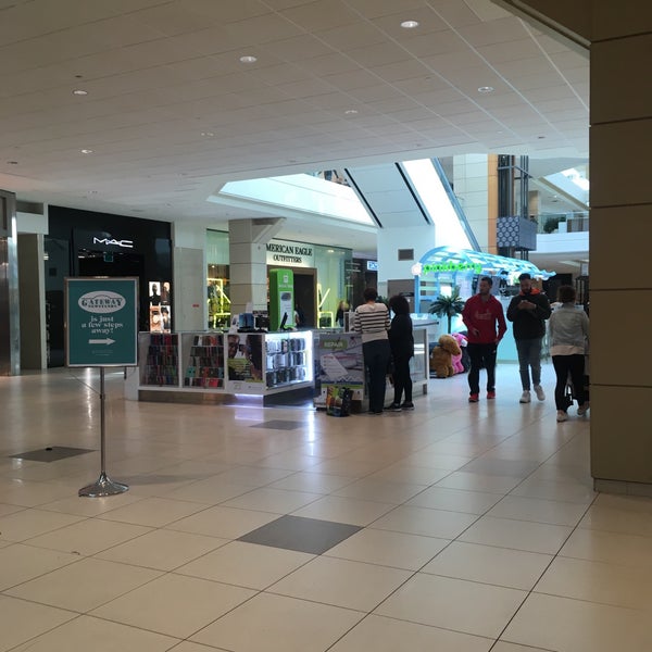Photo taken at Bayshore Shopping Centre by Nic T. on 9/24/2018