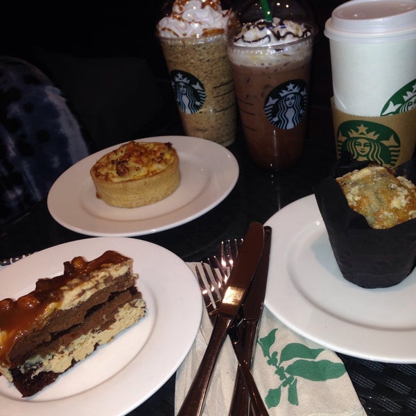 Foto tomada en Starbucks  por Joseph F. el 1/27/2015