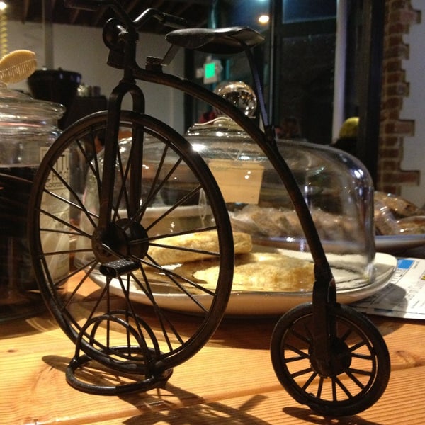 Das Foto wurde bei Denver Bicycle Cafe von CaroinColorado am 1/11/2013 aufgenommen