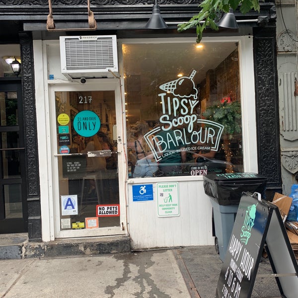 Photo taken at Tipsy Scoop by Laura L. on 7/6/2019