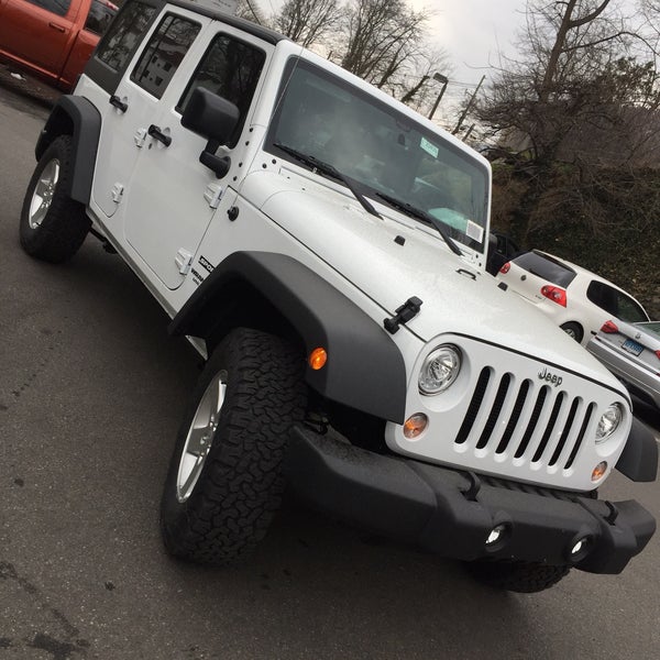 Jeep Chrysler Dodge City Car Dealership in Greenwich