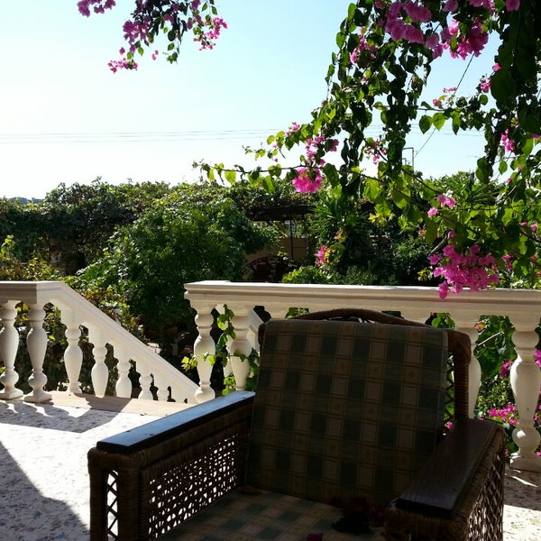 รูปภาพถ่ายที่ Voulamandis House - Chios Hotel โดย Barbaros G. เมื่อ 10/4/2013