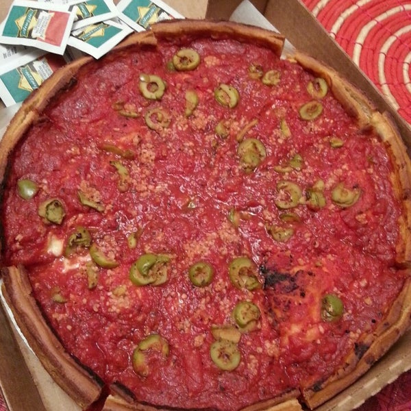 รูปภาพถ่ายที่ Patxi’s Pizza โดย Kranthi S. เมื่อ 2/11/2014