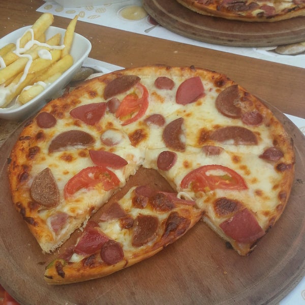 Foto tirada no(a) Trendy Pizza por Cennet Ö. em 10/22/2018