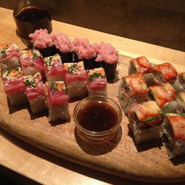 4/25/2013 tarihinde Carver M.ziyaretçi tarafından Sushi Sasa'de çekilen fotoğraf