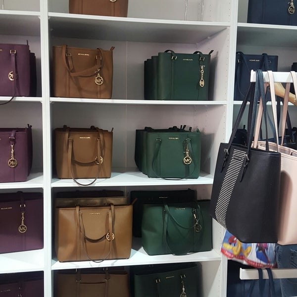 where is a michael kors outlet store