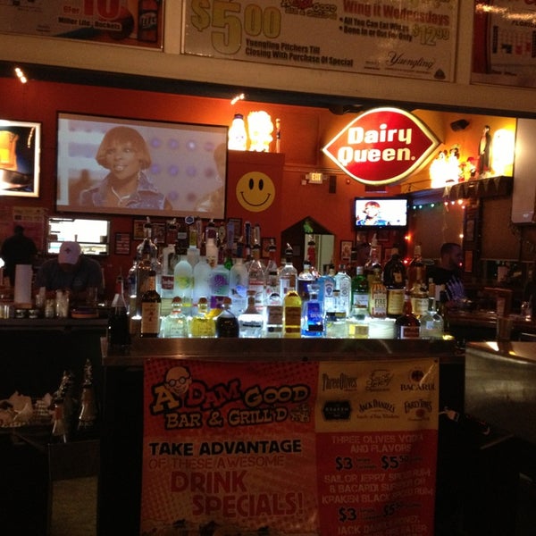 Снимок сделан в A&#39;Dam Good Bar and Grill&#39;D пользователем Nadine S. 3/11/2013