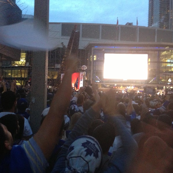 รูปภาพถ่ายที่ Scotiabank Arena โดย Simon เมื่อ 5/9/2013