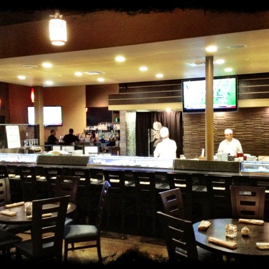 รูปภาพถ่ายที่ Mizuki Japanese Cuisine &amp; Sushi โดย Marc K. เมื่อ 10/27/2012