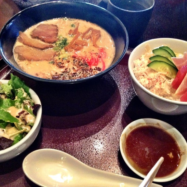 รูปภาพถ่ายที่ Mizuki Japanese Cuisine &amp; Sushi โดย Marc K. เมื่อ 2/8/2013