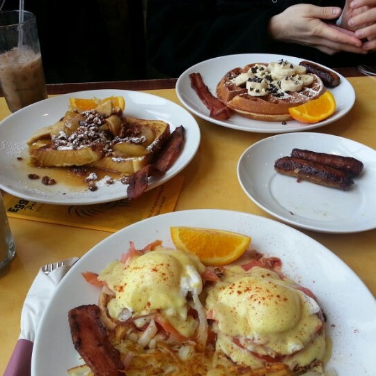 3/10/2013에 Shilpi C.님이 Eggsperience Breakfast &amp; Lunch - Park Ridge에서 찍은 사진