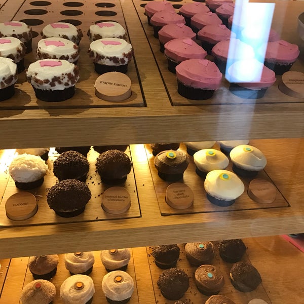Photo taken at Sprinkles New York - Brookfield Place by Rana on 2/18/2017