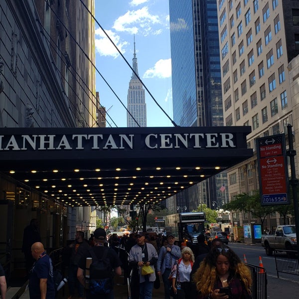 Foto diambil di Hammerstein Ballroom oleh Robert M. pada 10/4/2019