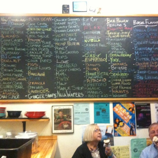 Photo taken at Oh Yeah! Ice Cream &amp; Coffee Co. by Roger . on 9/23/2012