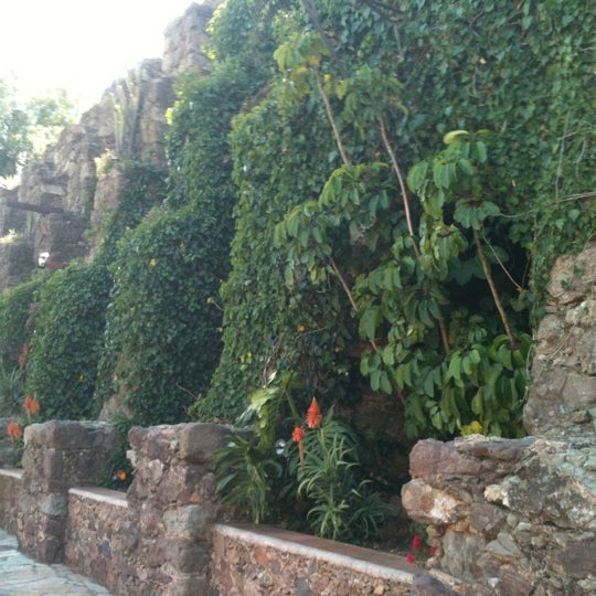 Foto diambil di Ex-Hacienda del Cochero oleh Iskramex pada 10/27/2012