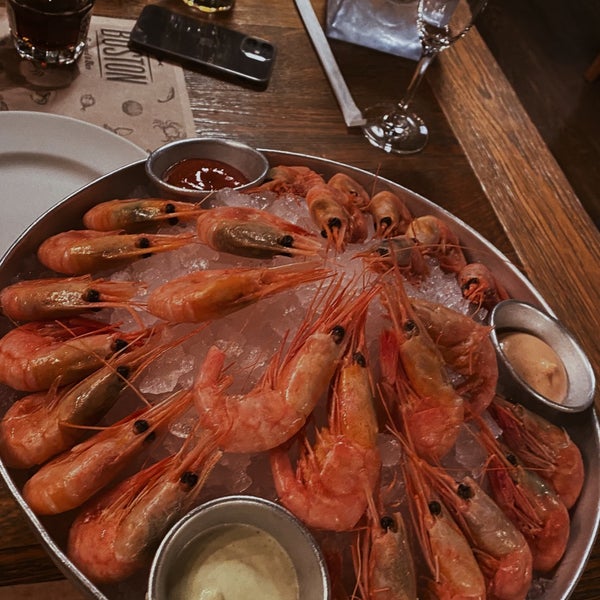2/21/2021 tarihinde Веста Б.ziyaretçi tarafından Boston Seafood &amp; Bar'de çekilen fotoğraf