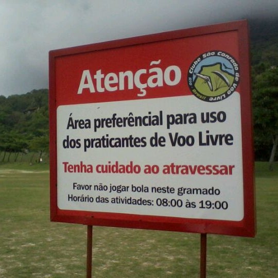4/21/2012 tarihinde Isabela E.ziyaretçi tarafından Voo Livre Parapente e Asa Delta em São Conrado'de çekilen fotoğraf