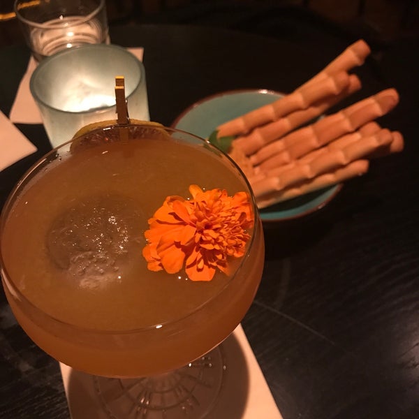 Foto tomada en Bijou Cocktail Bar  por Charlotte M. el 4/1/2018