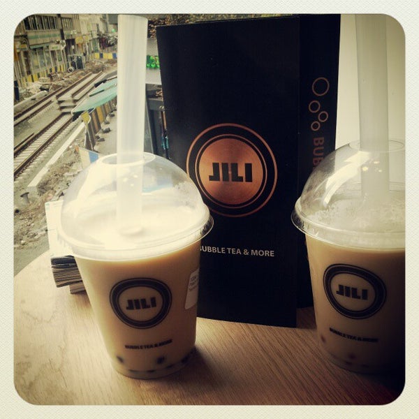 Снимок сделан в Jili Bubble Tea, Coffee &amp; More пользователем Yi-Sin M. 10/27/2012