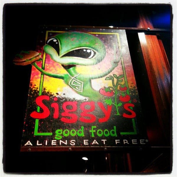 Das Foto wurde bei Siggy&#39;s Good Food von Fred H. am 12/21/2012 aufgenommen