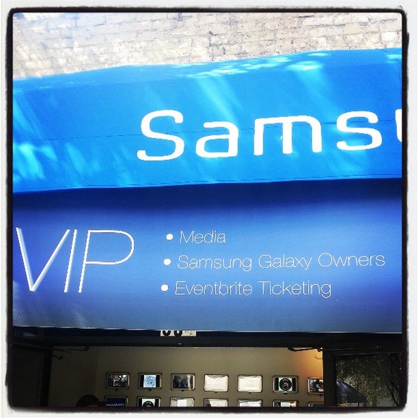Photo taken at Samsung GALAXY Experience by Fred H. on 3/10/2013