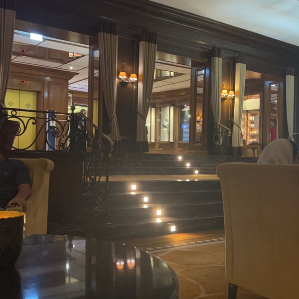 Foto scattata a Hotel Vier Jahreszeiten Kempinski da Faisal Gh il 8/14/2022