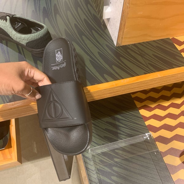 vans store wheaton mall