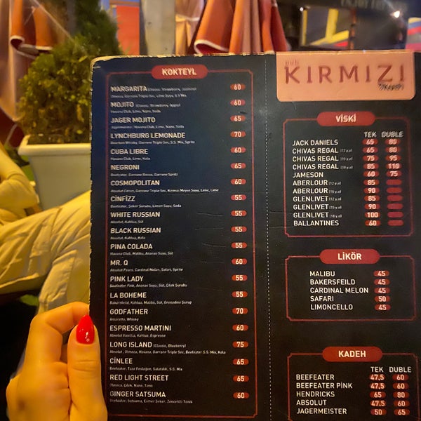 Foto diambil di Kırmızı Pub oleh Gizem A. pada 9/18/2021