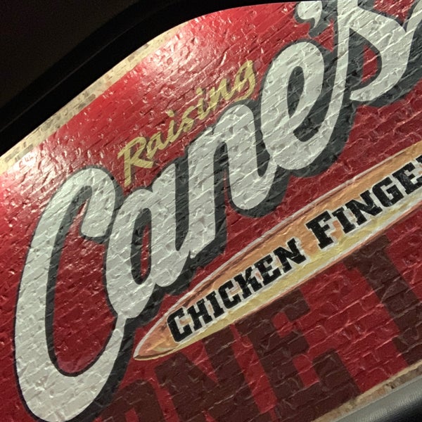 Foto tirada no(a) Raising Cane&#39;s Chicken Fingers por John V. em 7/4/2019
