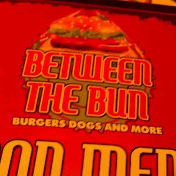 3/1/2014에 Jason B.님이 Between the Bun - Burgers, Dogs and More에서 찍은 사진