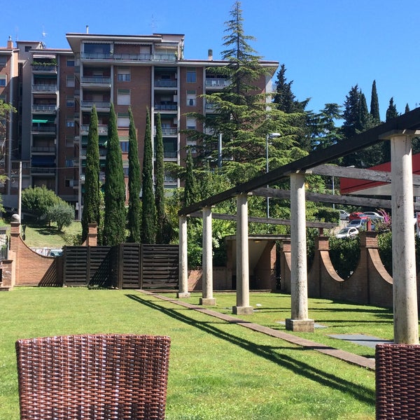 รูปภาพถ่ายที่ Hotel Giò Wine e Jazz Area โดย Aldo S. เมื่อ 4/20/2016