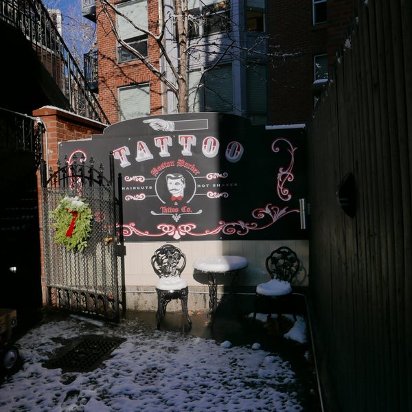 Photo prise au Boston Barber &amp; Tattoo Co. par Boston Barber &amp; Tattoo Co. le5/23/2019