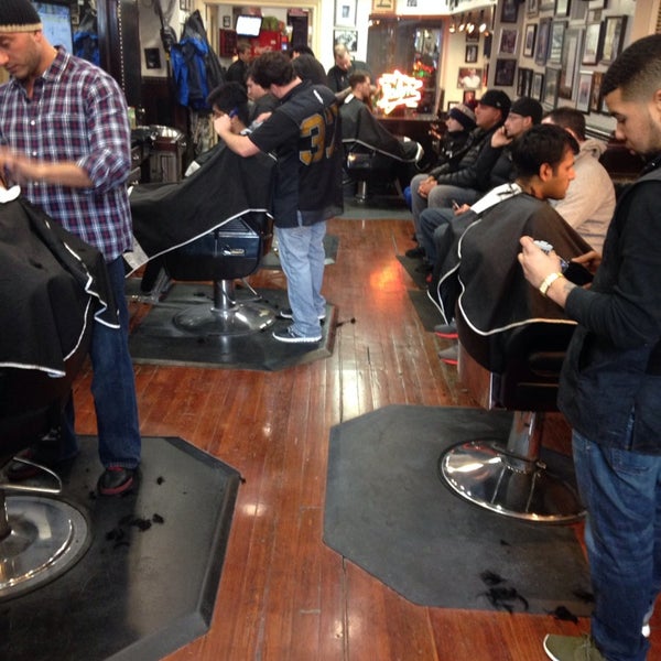 Foto tomada en Boston Barber &amp; Tattoo Co.  por Boston Barber &amp; Tattoo Co. el 2/6/2014