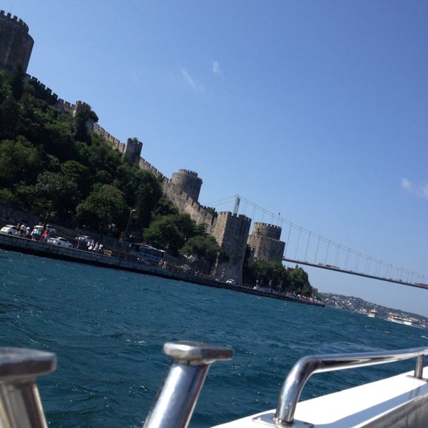 7/6/2013 tarihinde Ulvi C.ziyaretçi tarafından Bosphorus Lounge'de çekilen fotoğraf