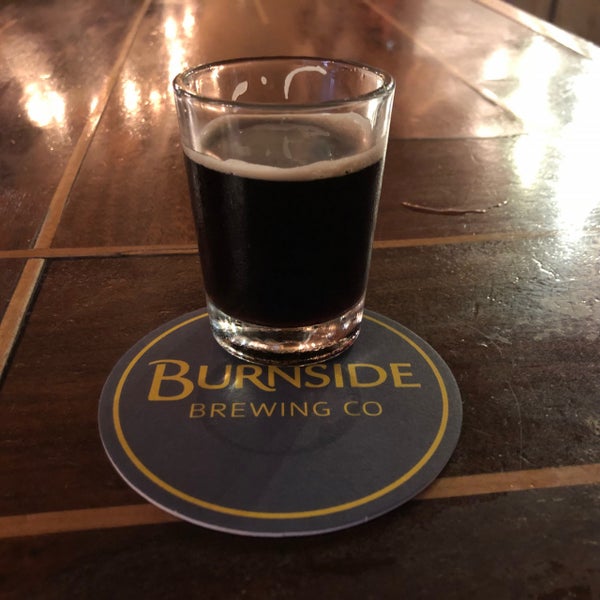 Foto tomada en Burnside Brewing Co.  por Salvatore L. el 10/9/2018