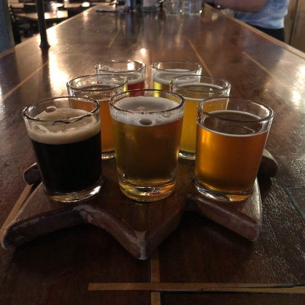 10/9/2018 tarihinde Salvatore L.ziyaretçi tarafından Burnside Brewing Co.'de çekilen fotoğraf